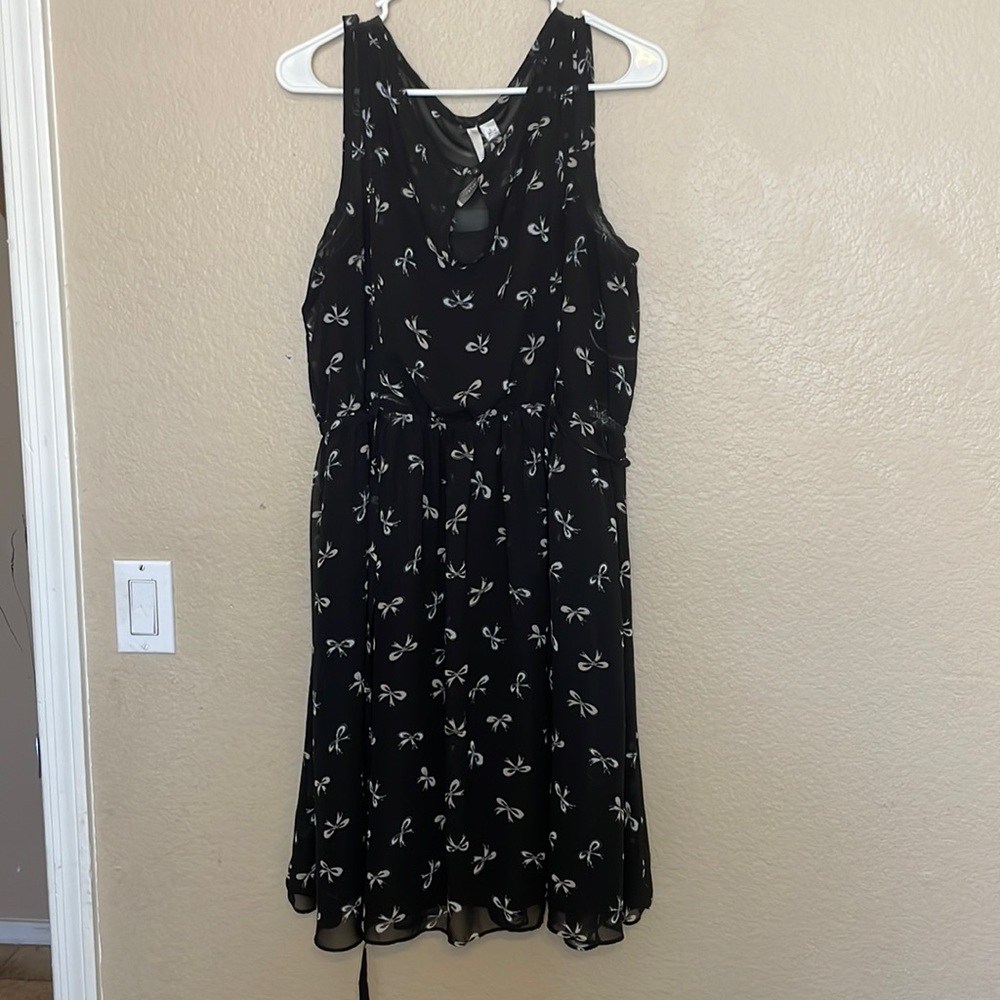 Bow pattern dress